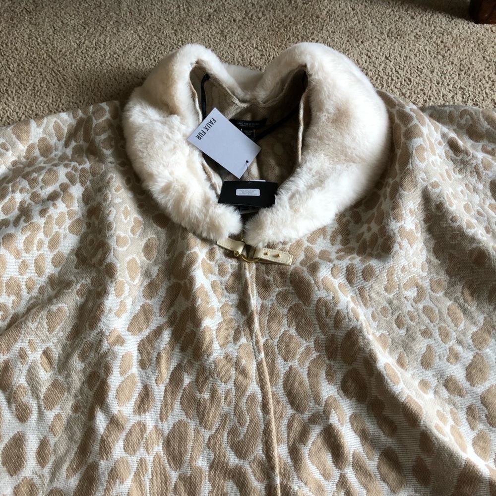 Poncho - Picture 7 of 8